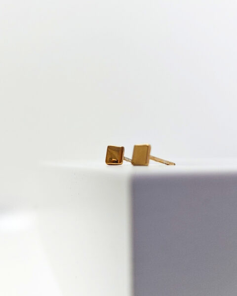 Mini gold plated sterling silver square studs "Golden square"